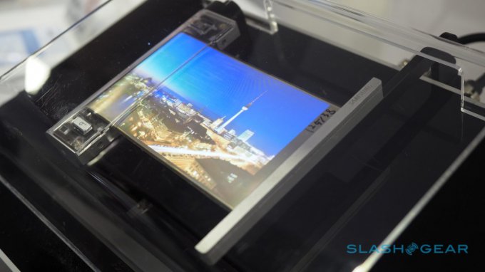 Samsung показал сворачивающийся дисплей (10 фото + видео)