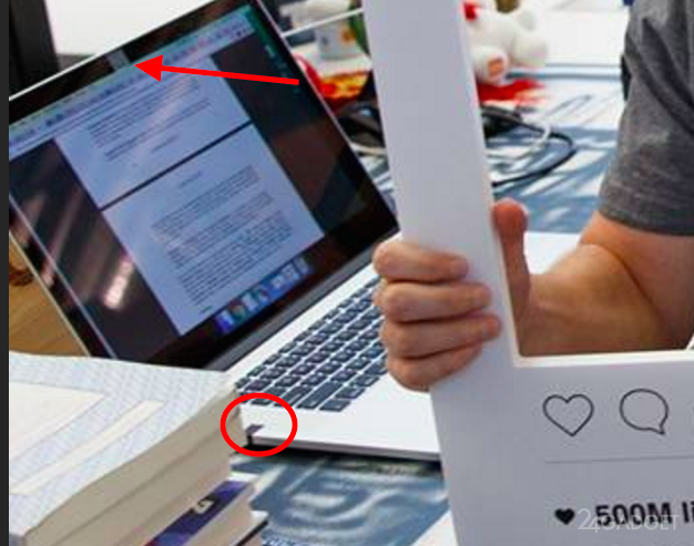 Марк Цукерберг заклеил камеру и микрофон на ноутбуке (4 фото)