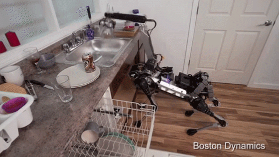 Одомашненный робот SpotMini приносит пиво и танцует (4 фото + видео)