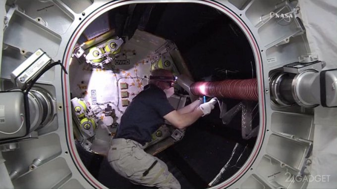 Надувной модуль МКС впервые посетили космонавты (видео)
