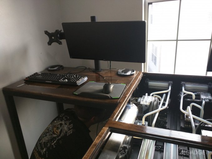 Самодельный компьютерный стол на 2 ПК и сервер (28 фото)