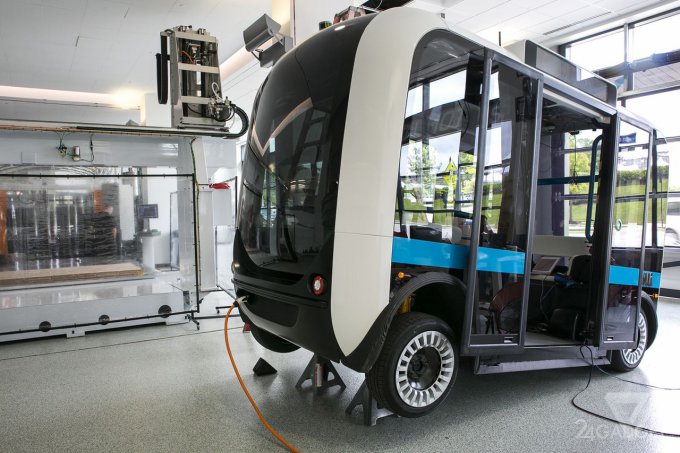 Напечатанный на 3D-принтере беспилотный электробус Olli (12 фото)