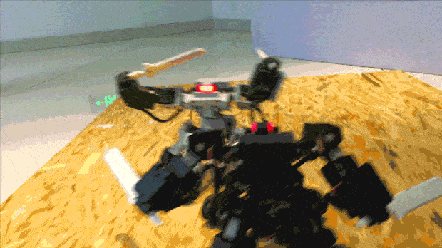 Персональный боевой робот, управляемый смартфоном (11 фото + видео)