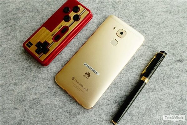 All -metal smartphone with a Sony camera and 4 GB of RAM (9 photos)