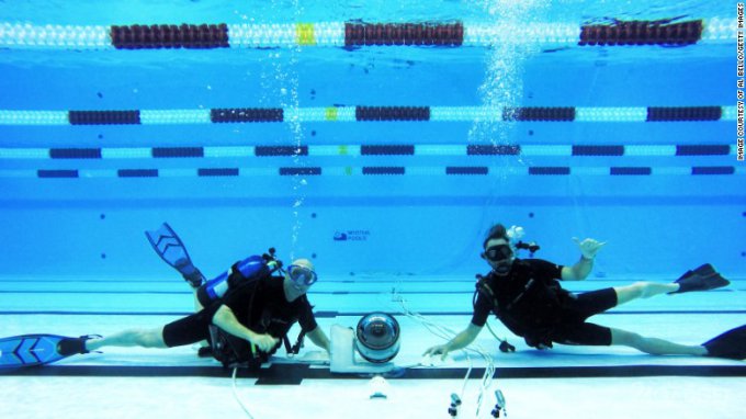 Подводную съемку олимпийских пловцов доверили роботу (8 фото + видео)