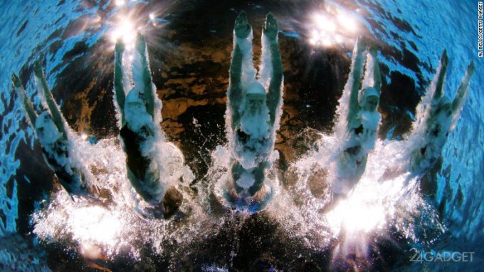 Подводную съемку олимпийских пловцов доверили роботу (8 фото + видео)