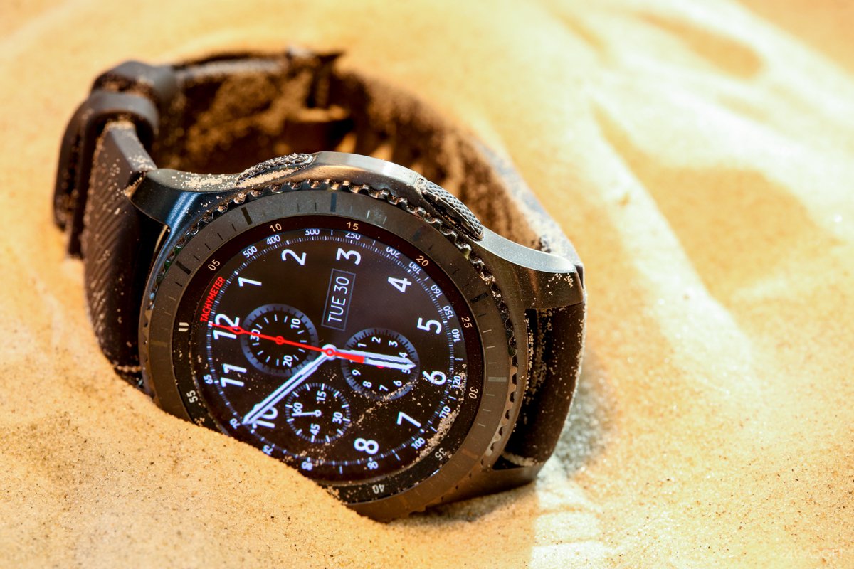 Samsung watch 4 Classic 46mm кожаные ремешки. Часы самсунг с кожаным ремешком женские. Умные часы с защитой по военному стандарту. Ремешок для часов Samsung Galaxy watch 4 Classic. Часы ощущается как