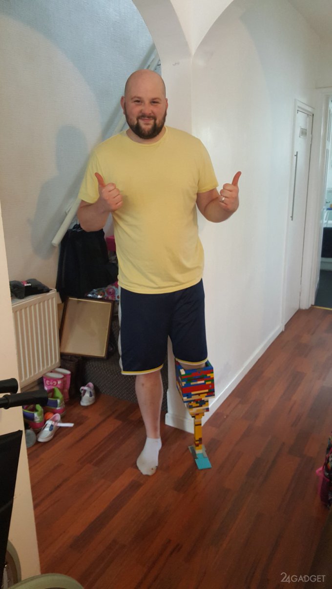 Британец собрал протез ноги из Lego (2 фото + видео)