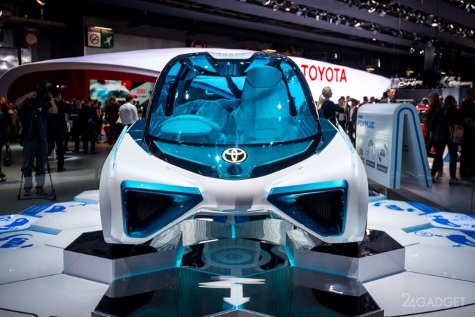 Водородный концепт-кар Toyota FCV Plus (10 фото + 2 видео)