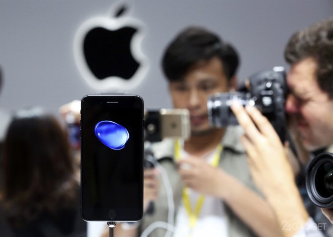 iPhone 7 уступает в автономности флагманам конкурентов (2 фото)