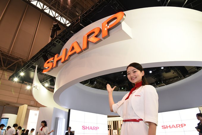 Новинки Sharp на выставке CEATEC 2016 (40 фото + 3 видео)