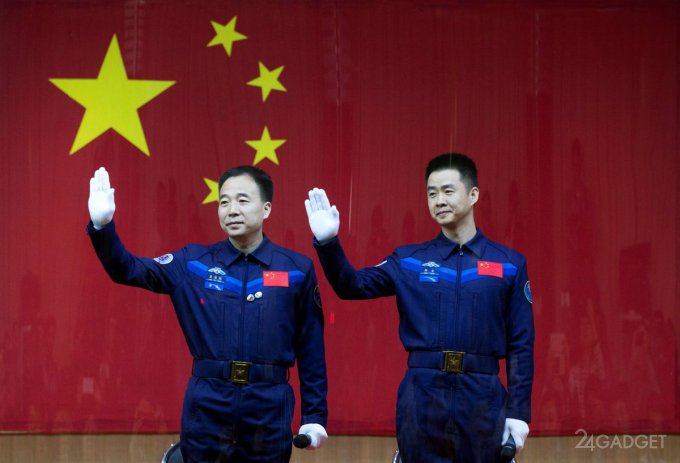 Китай запустил пилотируемый корабль Шеньчжоу-11 (3 фото + видео)