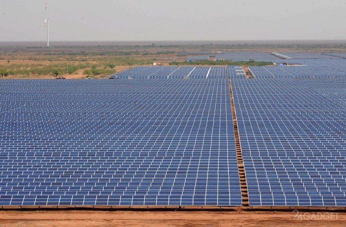 В Индии построена крупнейшая в мире солнечная электростанция (видео)