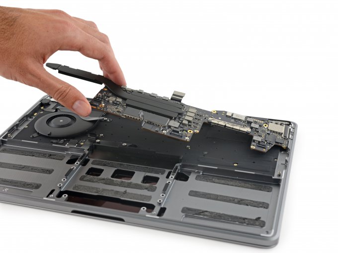 iFixit оценил ремонтопригодность нового MacBook Pro (20 фото + видео)