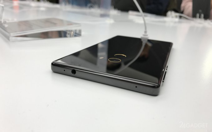 Падения опасны для безрамочного Xiaomi Mi Mix (19 фото + видео)