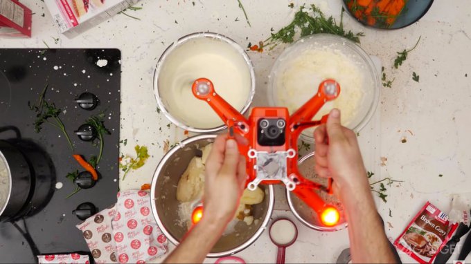Весь функционал дрона раскрывается на кухне (видео)