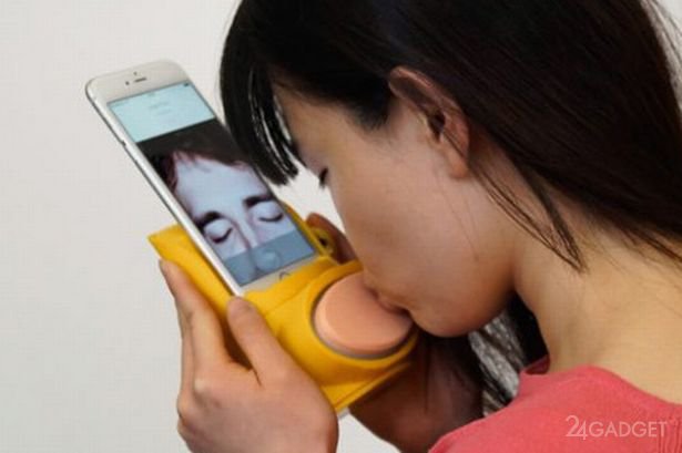 Чехол Kissenger для смартфона передает поцелуи на расстоянии (5 фото)
