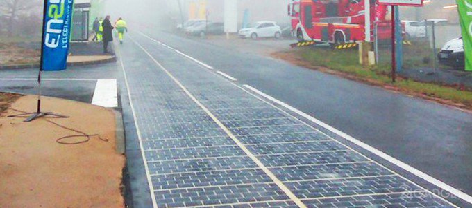 Во Франции построена первая в мире солнечная дорога (9 фото)