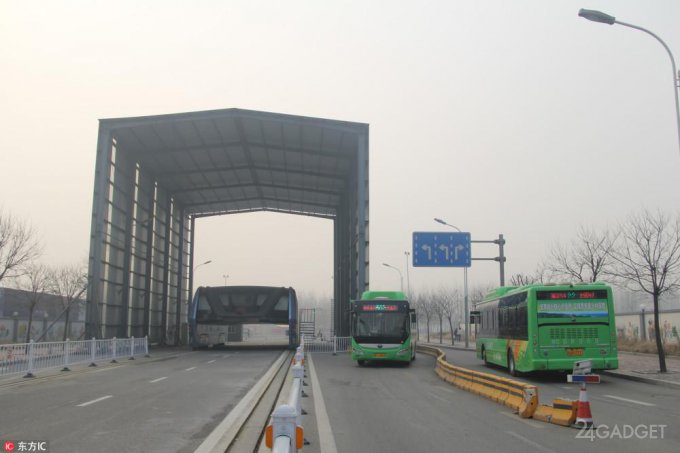 Портальный автобус TEB-1 брошен на окраине Шанхая (9 фото)