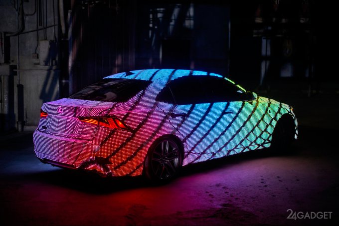 Lexus IS превратили в светомузыку с 42 тысячами светодиодов (2 видео)