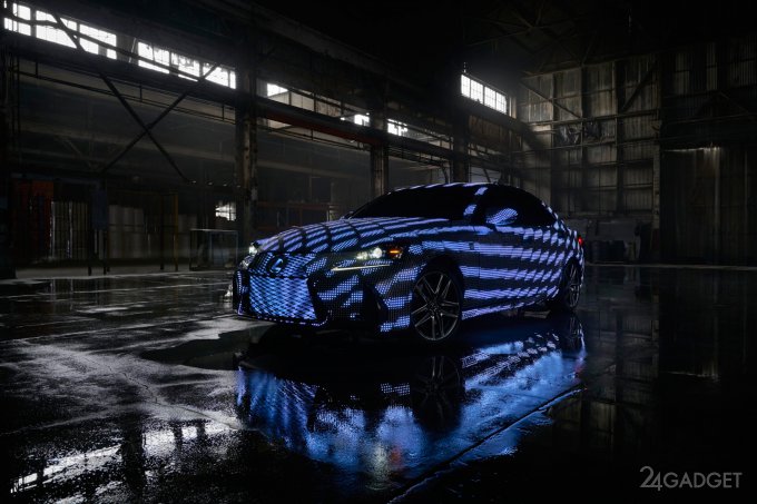 Lexus IS превратили в светомузыку с 42 тысячами светодиодов (2 видео)