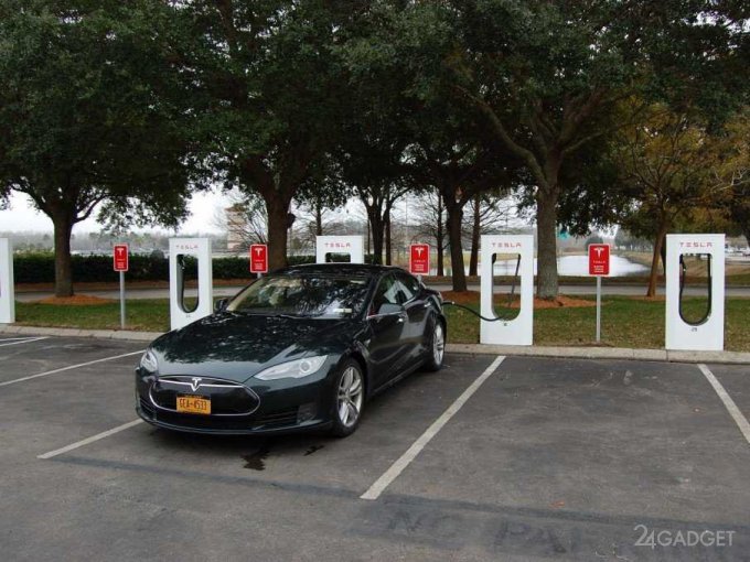 Tesla вводит штрафы для владельцев электромобилей (4 фото)