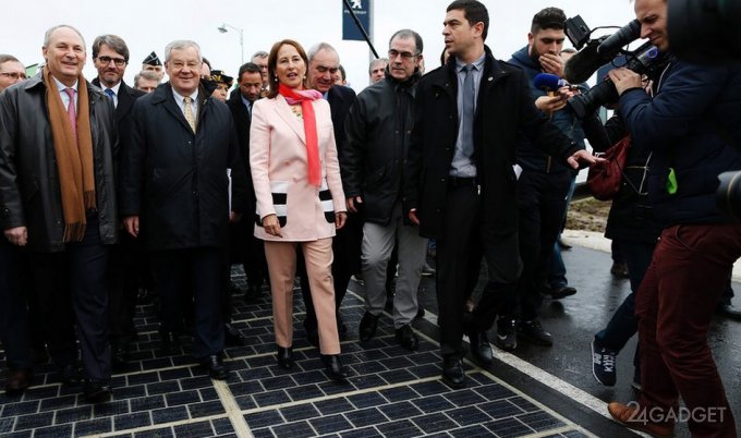 Во Франции построена первая в мире солнечная дорога (9 фото)