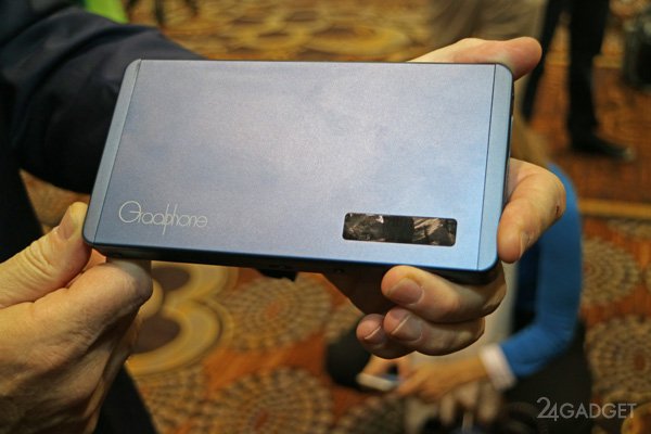 GraalPhone объединяет в себе четыре гаджета одновременно (14 фото + 2 видео)