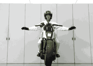 Мотоцикл от Honda умеет самостоятельно удерживать равновесие (4 фото + видео)