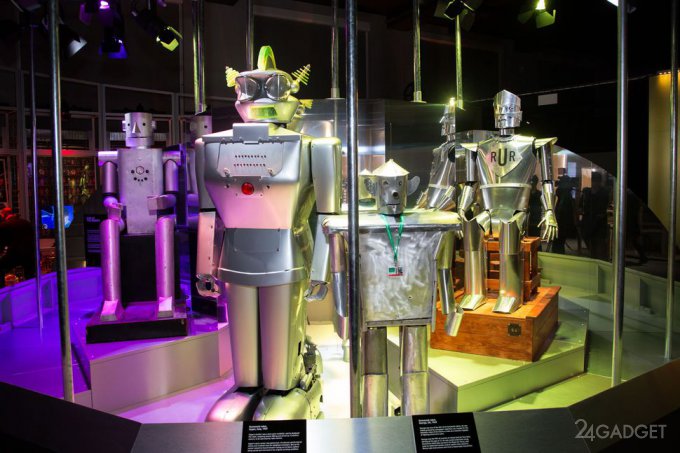 An exhibition Robots is opened in the London Museum of Science (39 photos + 2 videos)