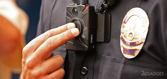 В США табельное оружие автоматически включит камеру полицейского