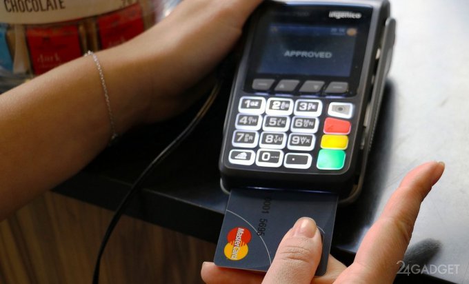Mastercard представил биометрические банковские карты (6 фото)