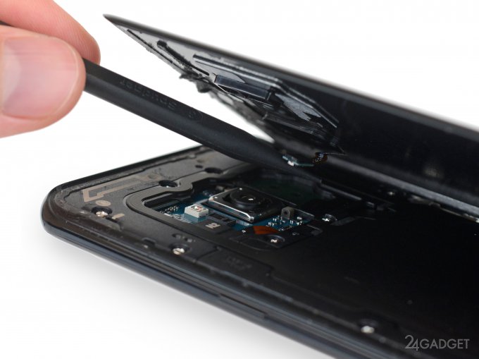 iFixit: Galaxy S8+ отремонтировать можно, но сложно (22 фото + видео)