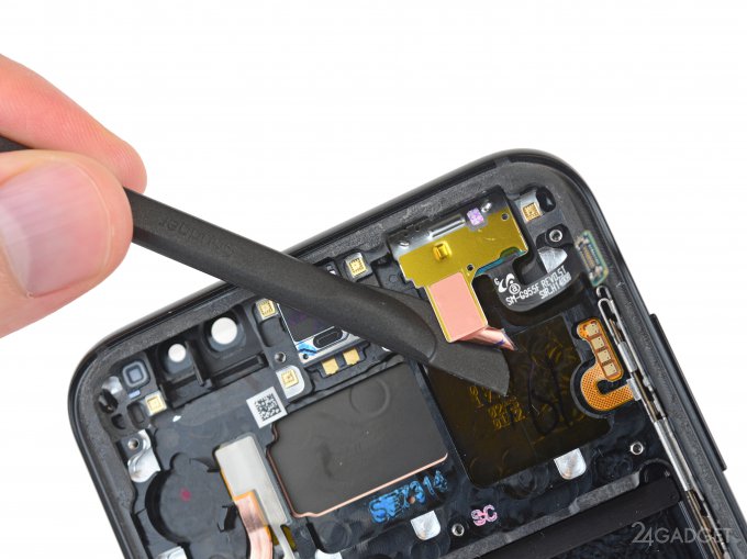 iFixit: Galaxy S8+ отремонтировать можно, но сложно (22 фото + видео)