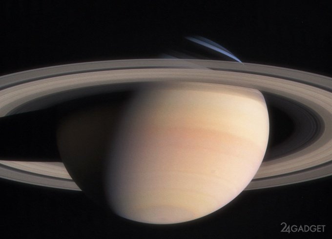 Cassini прислал свежие фото и звук колец Сатурна (7 фото + 5 видео)