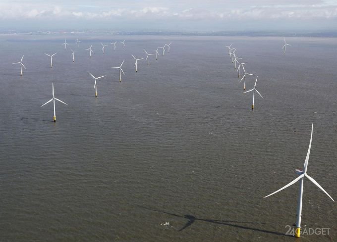 В Ливерпульской бухте появились ветрогенераторы-гиганты (видео)