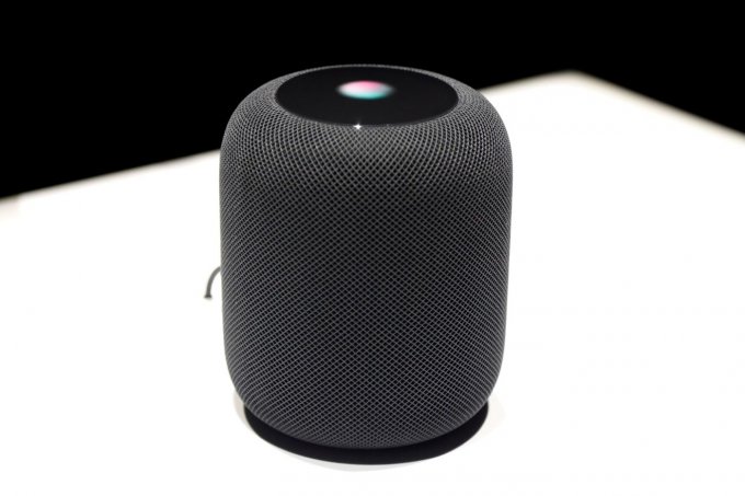 Apple HomePod — смарт-колонка с Siri и системой оценки помещения (15 фото + видео)