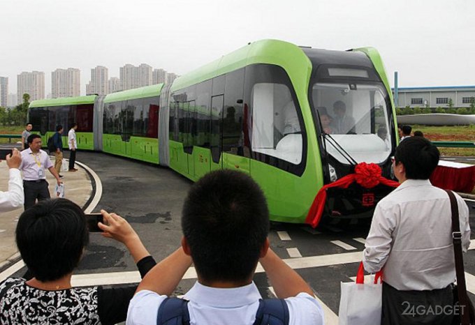 В Китае испытывают гибридный общественный транспорт на основе автобуса и трамвая