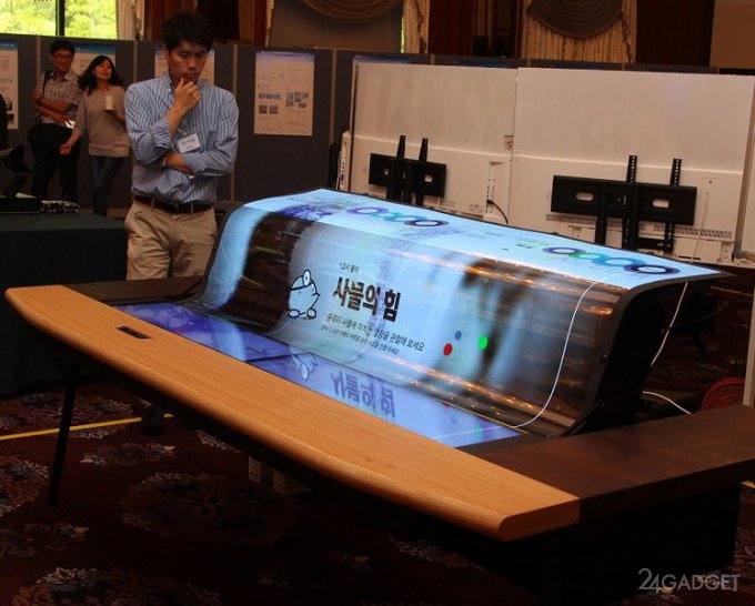LG представила прозрачный OLED-дисплей с диагональю 77 дюймов (2 фото)