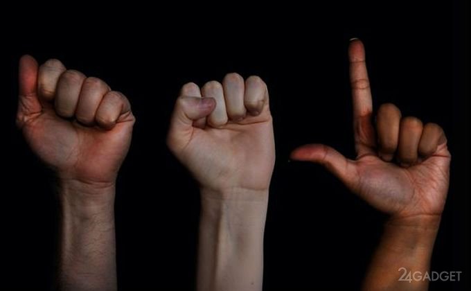 «Умная» перчатка преобразовывает язык жестов в текст (3 фото + видео)