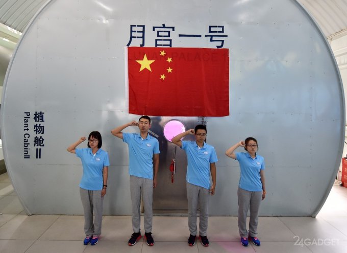 Студенты из Китая проведут в «космическом» бункере 200 дней (5 фото)