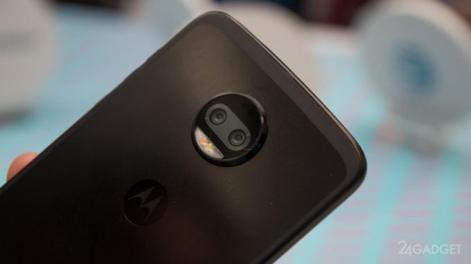 Motorola Moto Z2 Force — небьющийся экран и двойная камера (14 фото + видео)