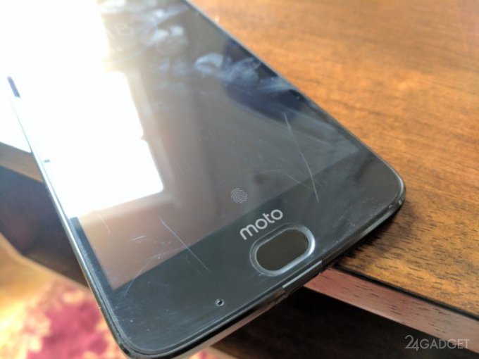 Ударопрочный экран Moto Z2 Force легко царапается ногтём (3 фото)