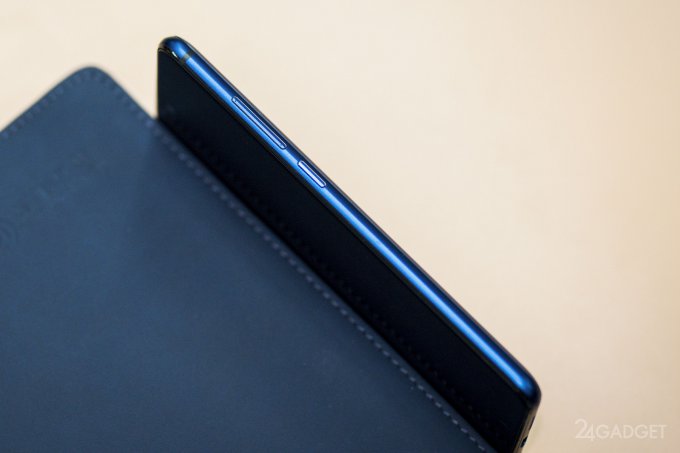 Sharp Aquos S2 — помесь Xiaomi Mi Mix, Essential Phone и iPhone 8 за $370 (13 фото + видео)