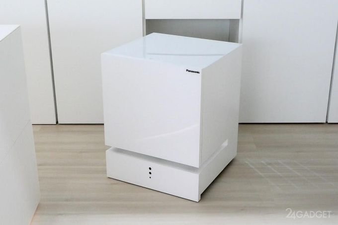 Panasonic предлагает холодильник, который подъезжает к хозяину (8 фото + видео)