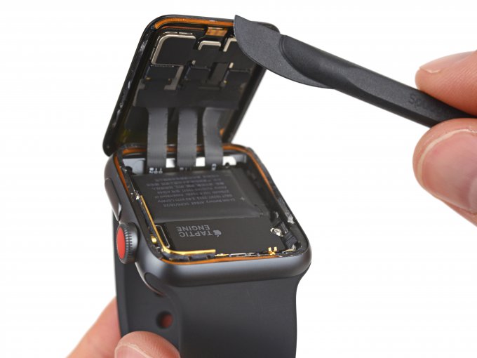 Смарт-часы Apple Watch Series 3 с LTE попали под скальпель iFixit
