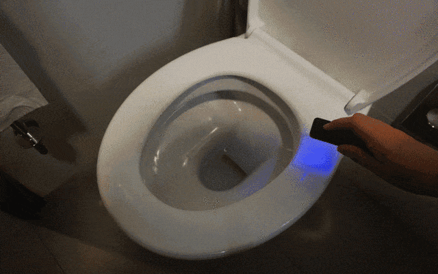 A pocket gadget kills invisible enemies with an ultraviolet light (13 photos + video)
