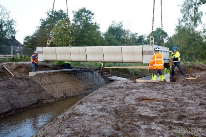 В Голландии установили первый 3D-печатный мост (7 фото + видео)