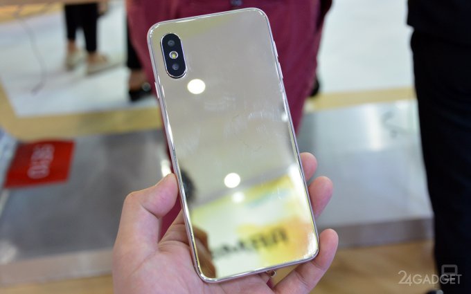 В Китае продают реплику iPhone X (8 фото)