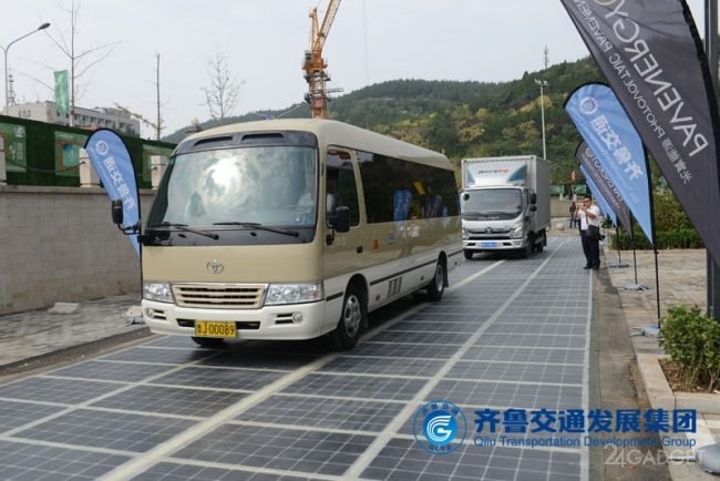 В Китае строят трассу из солнечных панелей (8 фото)